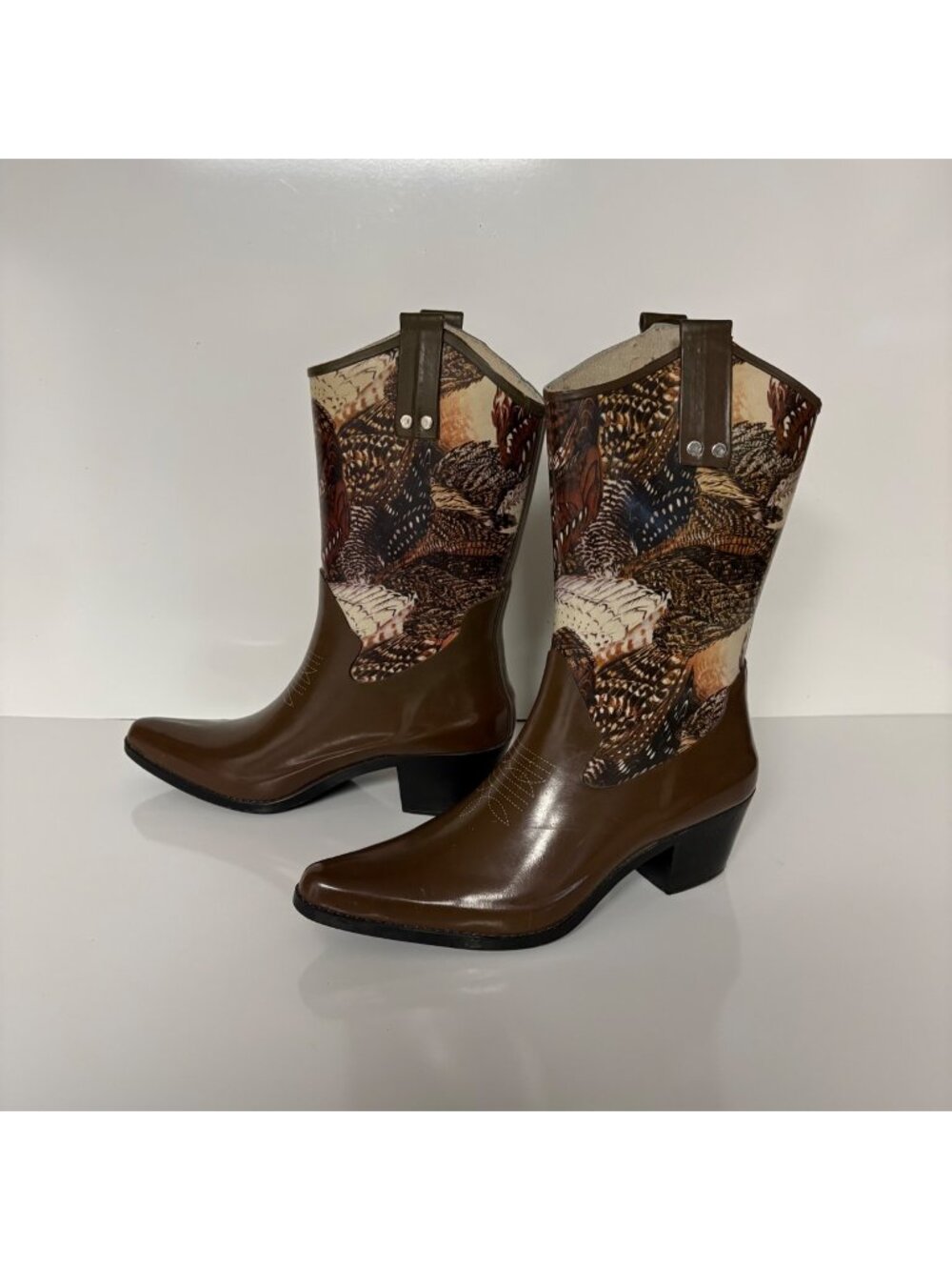 Womens Brown Rubber Western Cowboy Boots Size 9 Feather Print Practical Fashion
